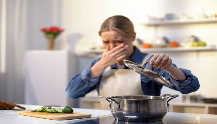ترفند از بین بردن بوی غذا در خانه