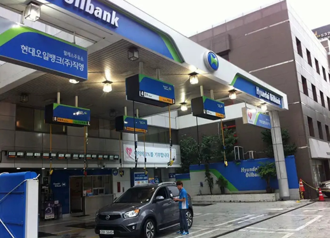 پمپ بنزینی در سئول و نصب پمپ‌ها روی سقف