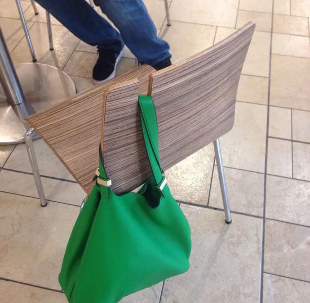 صندلی‌های قابل استفاده در فروشگاه‌ها