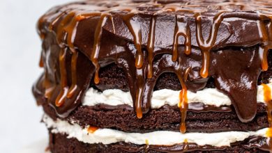 کیک شکلاتی کاراملی را تابحال امتحان نکرده‌اید؟ با این دستور پخت به راحتی می‌توانید از طعم بی‌نظیر آن بهره‌مند شوید.