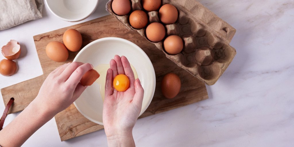 ماسک زرده تخم مرغ راهی ساده برای پرپشت شدن موها