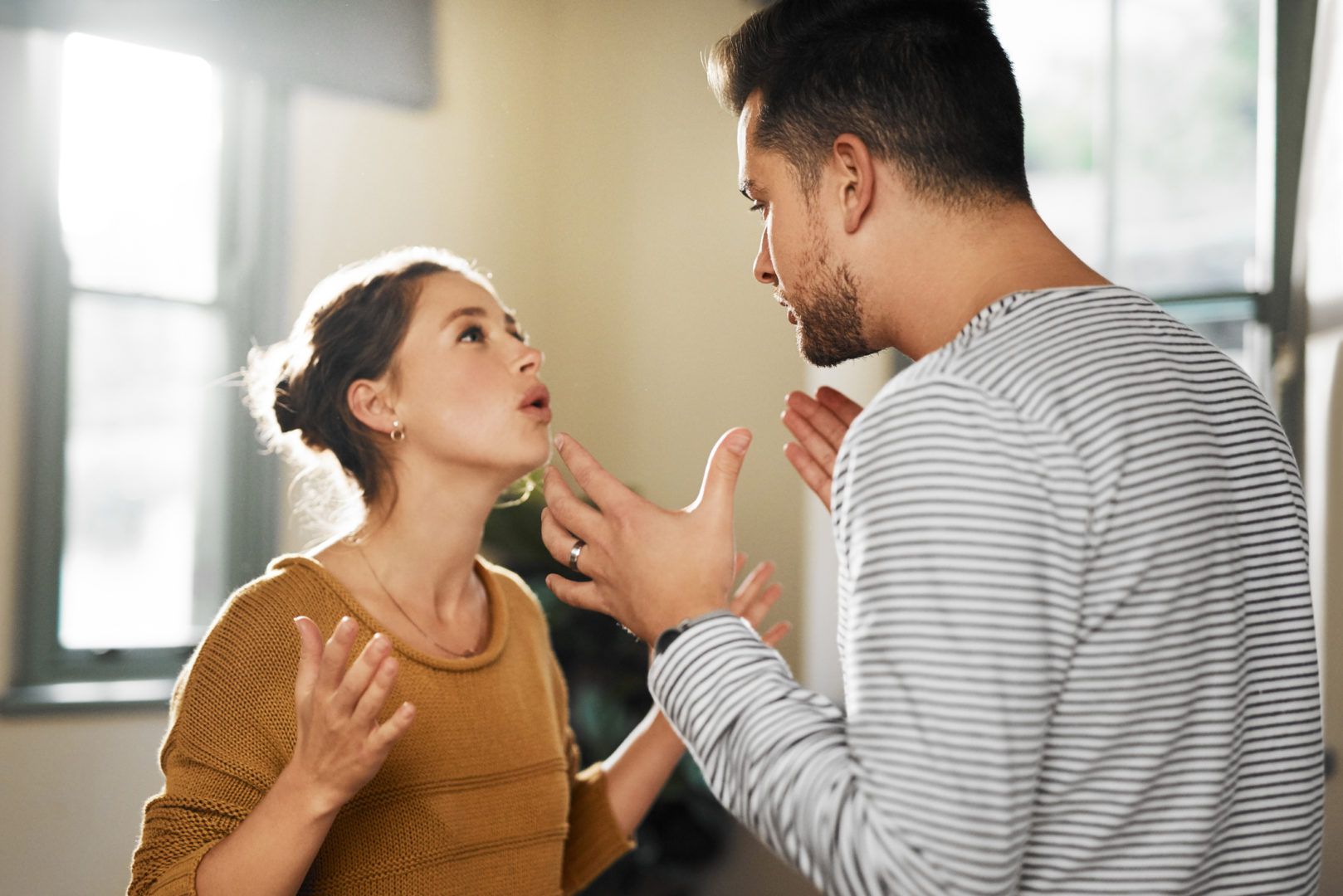 مردی که همسرش را دوست ندارد، ممکن است تغییرات قابل توجهی در رفتار و حالت روحی خود نشان دهد