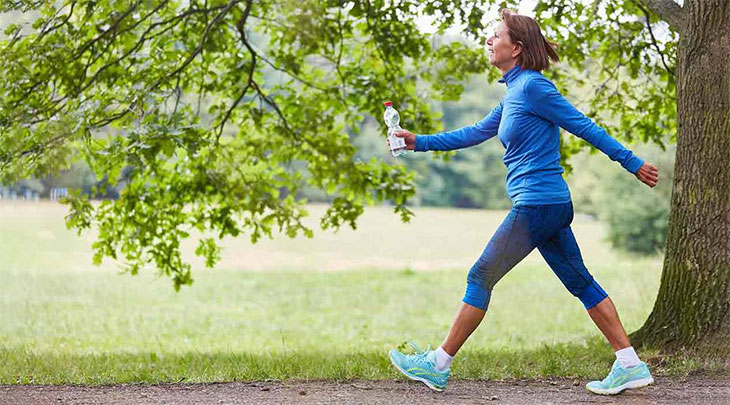 پیاده روی یکی از بهترین و کم دردسر ترین ورزش های هوازی است که اگر به صورت سریع انجام شود باعث سوزاندن کالری می‌شود