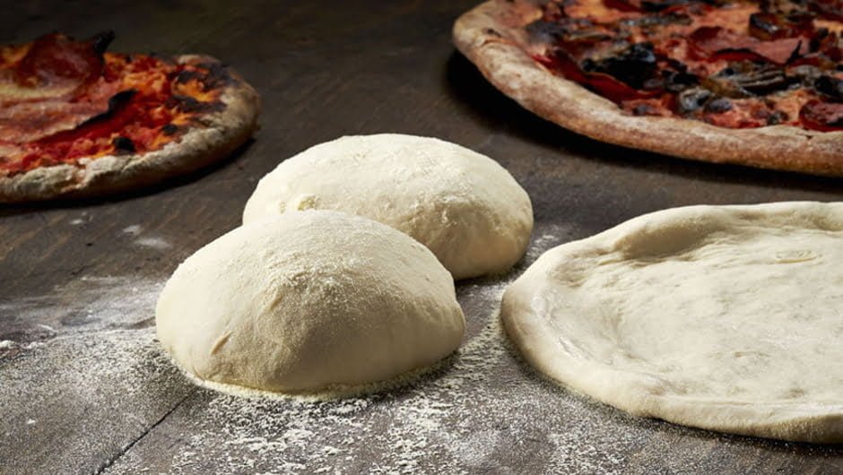 طرز تهیه خمیر پیتزا ایتالیایی در خانه